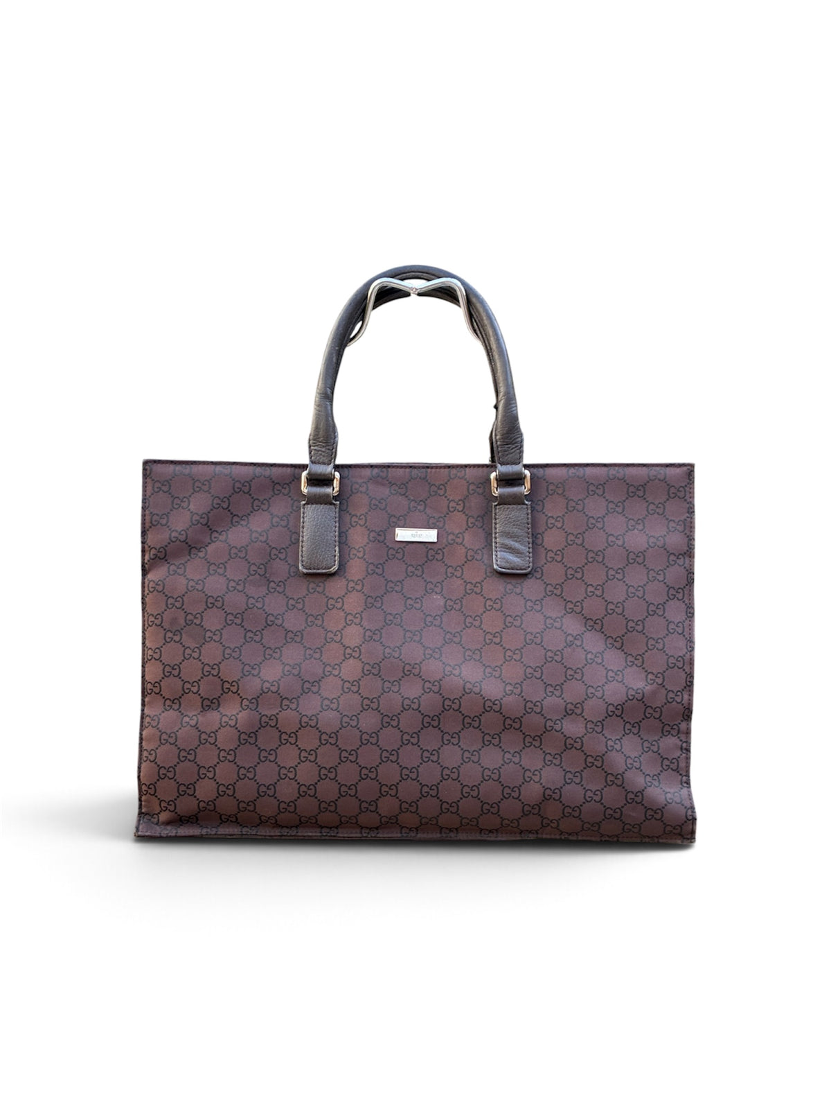 Bolso tote de Gucci en lona GG marrón, un clásico funcional con el desgaste propio del uso.