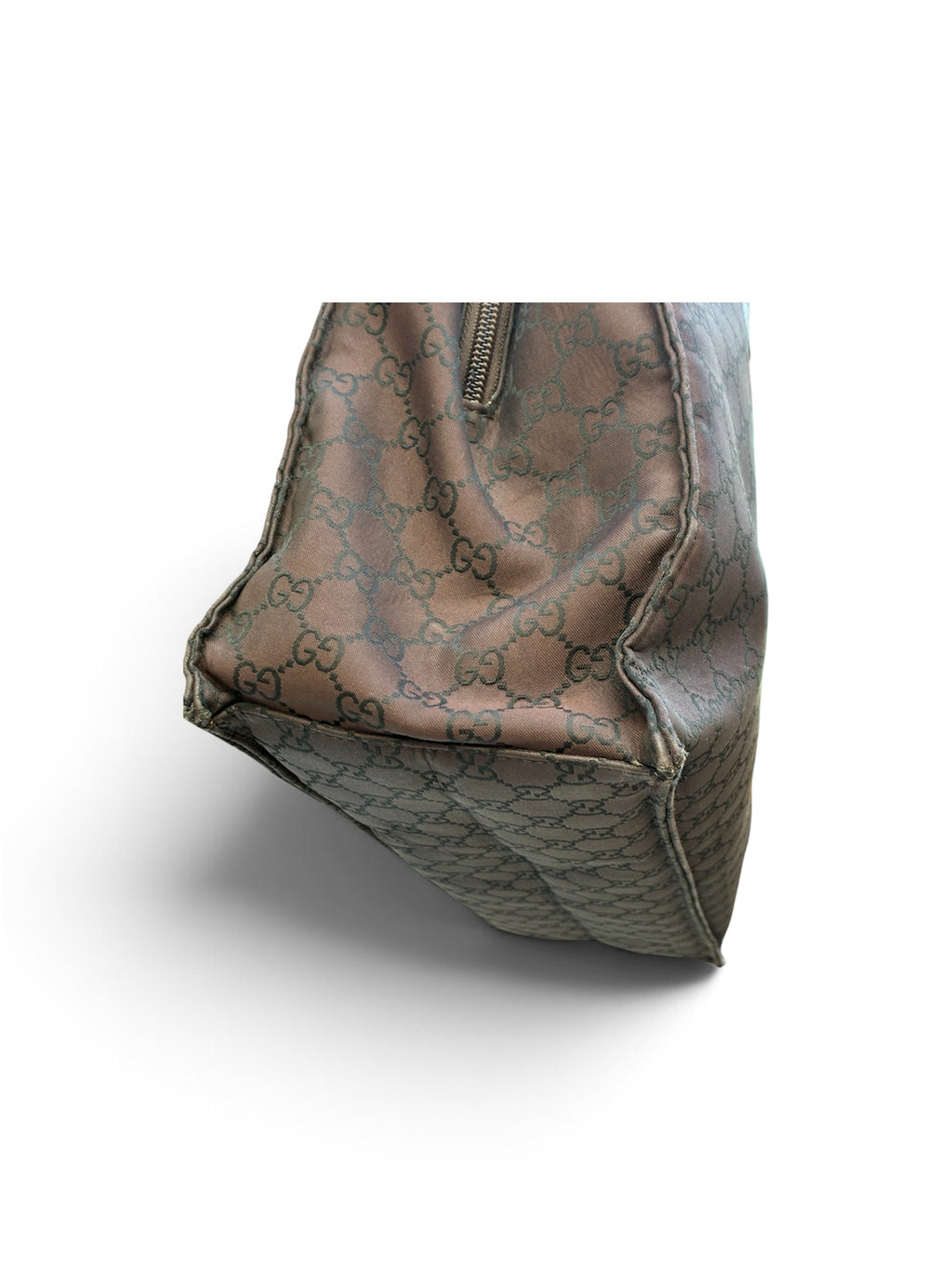 Bolso tote de Gucci en lona GG marrón, un clásico funcional con el desgaste propio del uso.